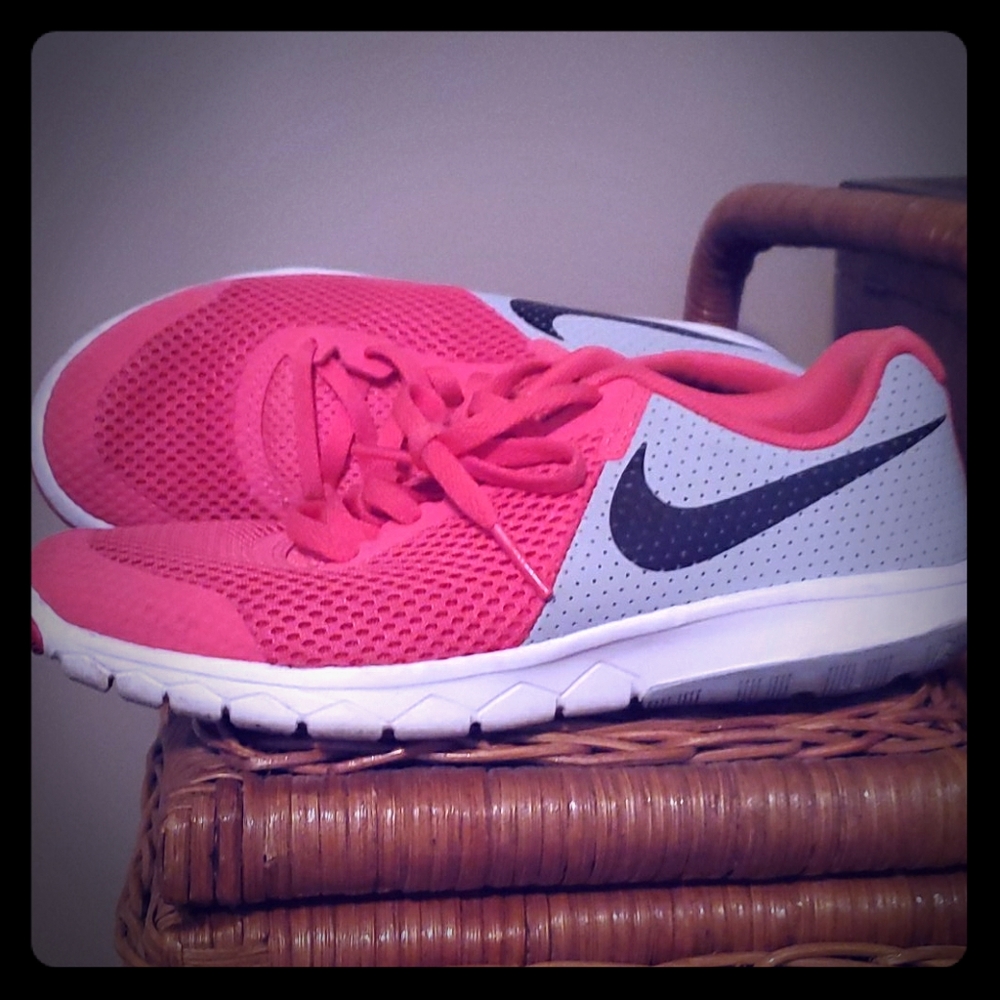 Nike Flex Experience RN5 size 3.5Y